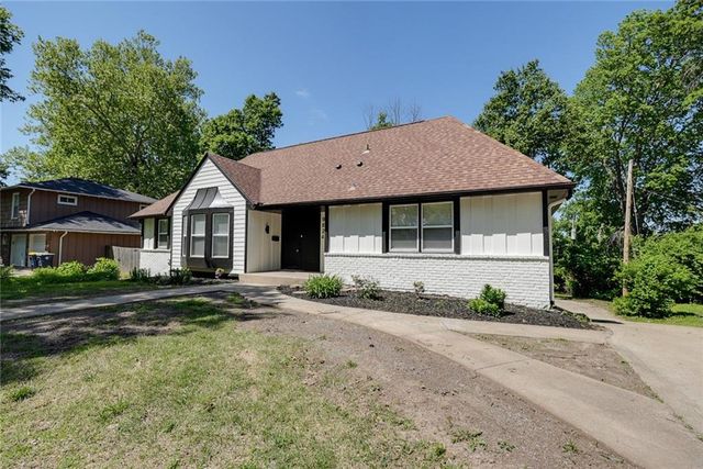9824 Lydia Avenue, Kansas City, MO 64131