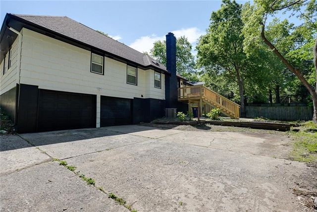 9824 Lydia Avenue, Kansas City, MO 64131