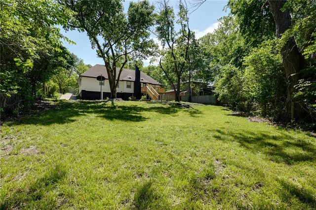 9824 Lydia Avenue, Kansas City, MO 64131