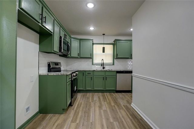 9824 Lydia Avenue, Kansas City, MO 64131
