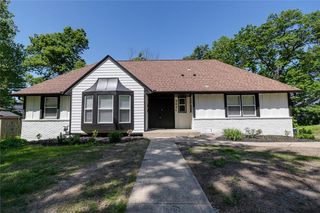 9824 Lydia Avenue, Kansas City, MO 64131