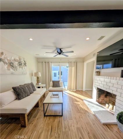 23130 Victory, Woodland Hills, CA 91367