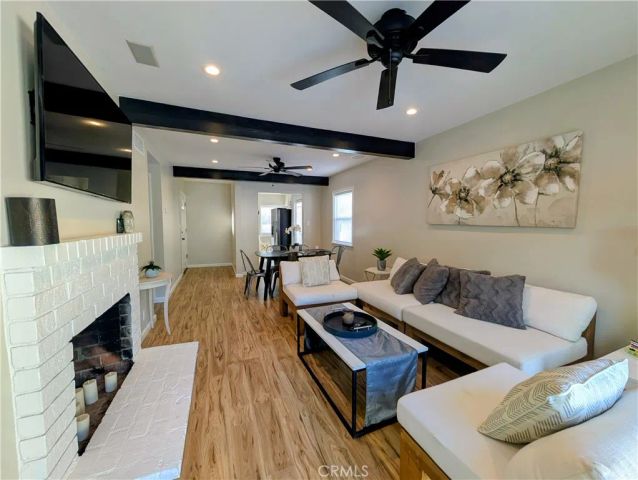 23130 Victory, Woodland Hills, CA 91367