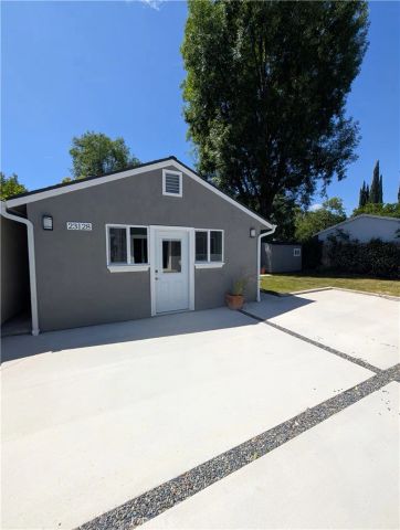 23130 Victory, Woodland Hills, CA 91367