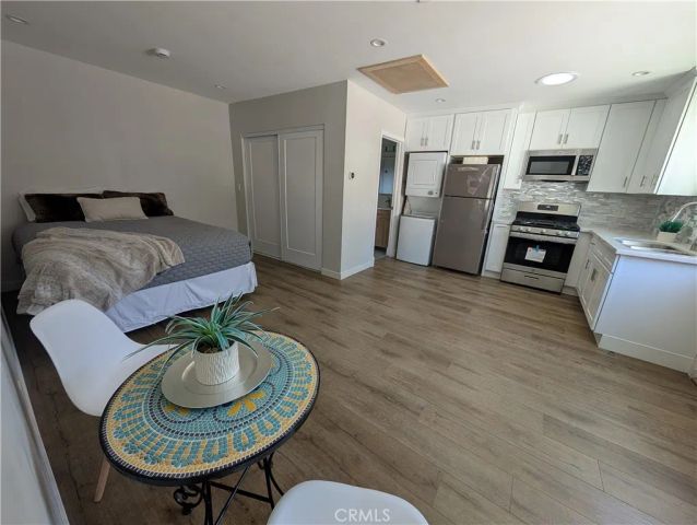 23130 Victory, Woodland Hills, CA 91367