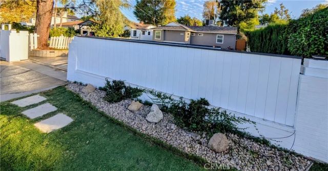 23130 Victory, Woodland Hills, CA 91367