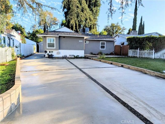 23130 Victory, Woodland Hills, CA 91367