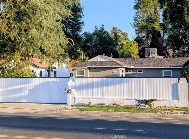 23130 Victory, Woodland Hills, CA 91367