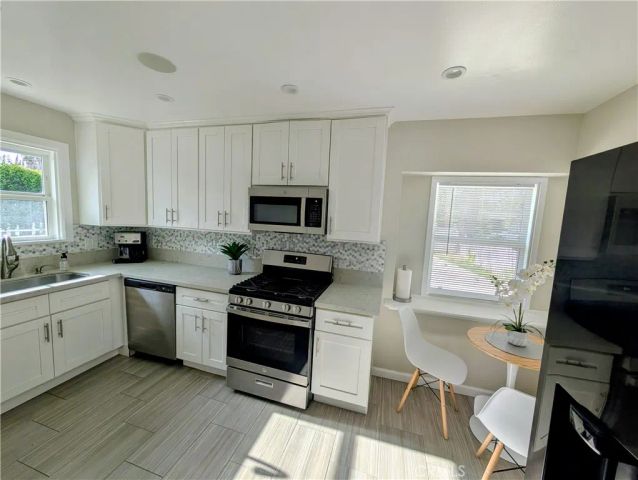 23130 Victory, Woodland Hills, CA 91367