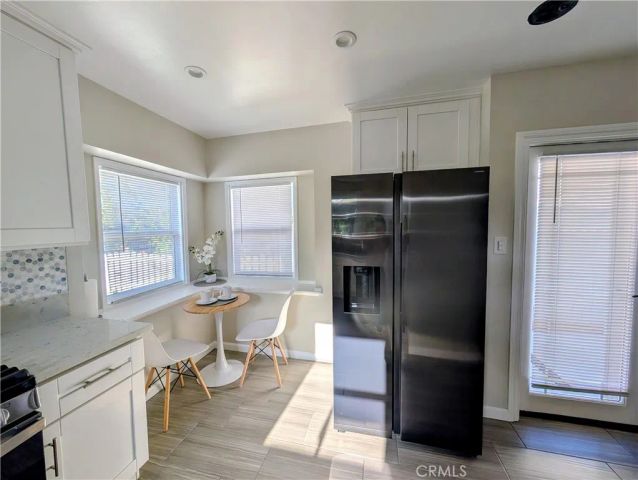 23130 Victory, Woodland Hills, CA 91367