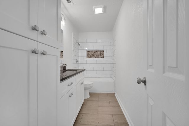 616 Sabine Avenue, Cleburne, TX 76031