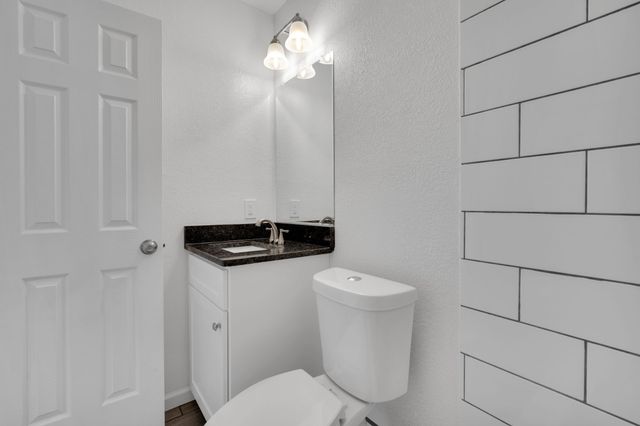 616 Sabine Avenue, Cleburne, TX 76031