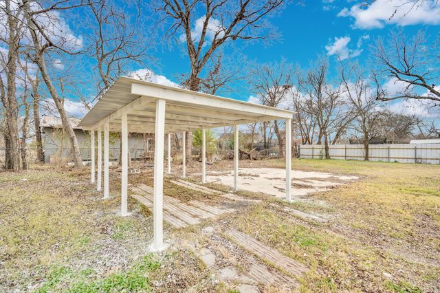 616 Sabine Avenue, Cleburne, TX 76031