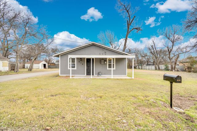 616 Sabine Avenue, Cleburne, TX 76031