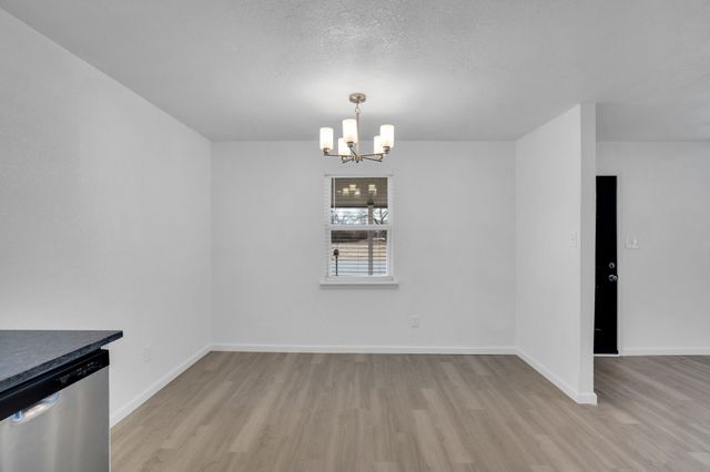 616 Sabine Avenue, Cleburne, TX 76031