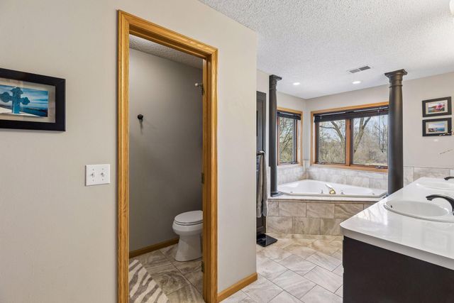 1515 Broken Oak Court, Lino Lakes, MN 55038