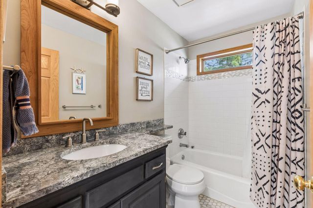 1515 Broken Oak Court, Lino Lakes, MN 55038