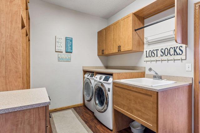 1515 Broken Oak Court, Lino Lakes, MN 55038