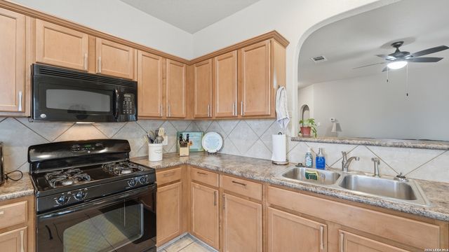 263 Limestone creek, New Braunfels, TX 78130