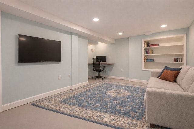 453 E 5th St, Boston, MA 02127