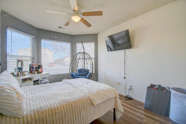 76 Avenida Jardin, Los Lunas, NM 87031