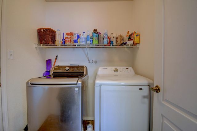 76 Avenida Jardin, Los Lunas, NM 87031