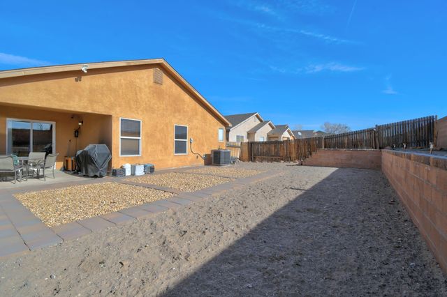 76 Avenida Jardin, Los Lunas, NM 87031