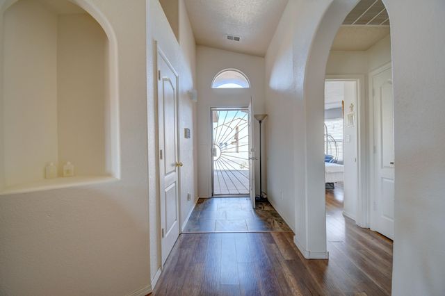 76 Avenida Jardin, Los Lunas, NM 87031