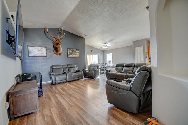 76 Avenida Jardin, Los Lunas, NM 87031