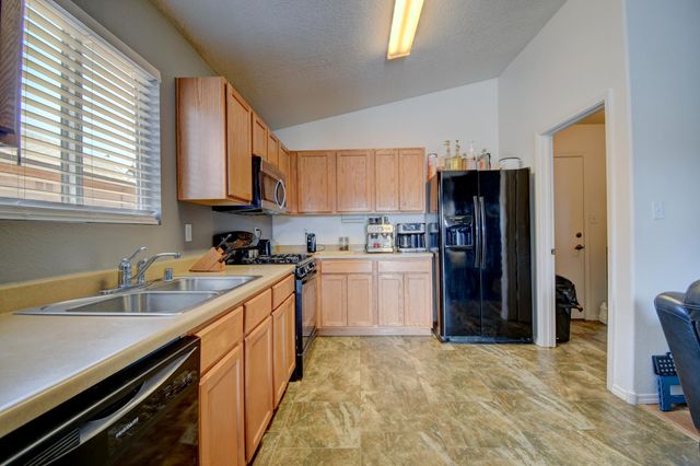 76 Avenida Jardin, Los Lunas, NM 87031