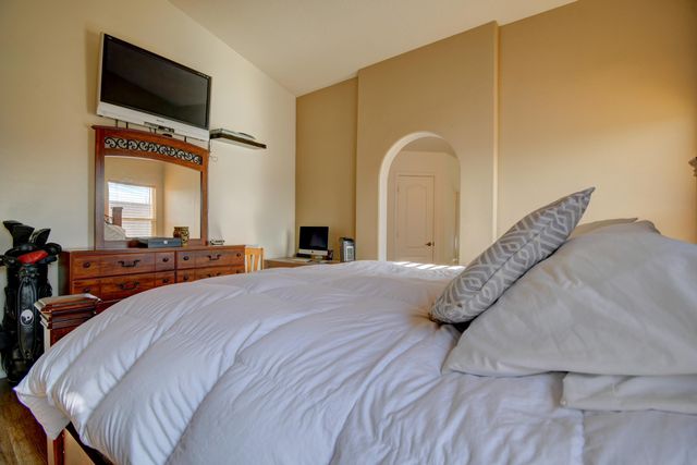 76 Avenida Jardin, Los Lunas, NM 87031