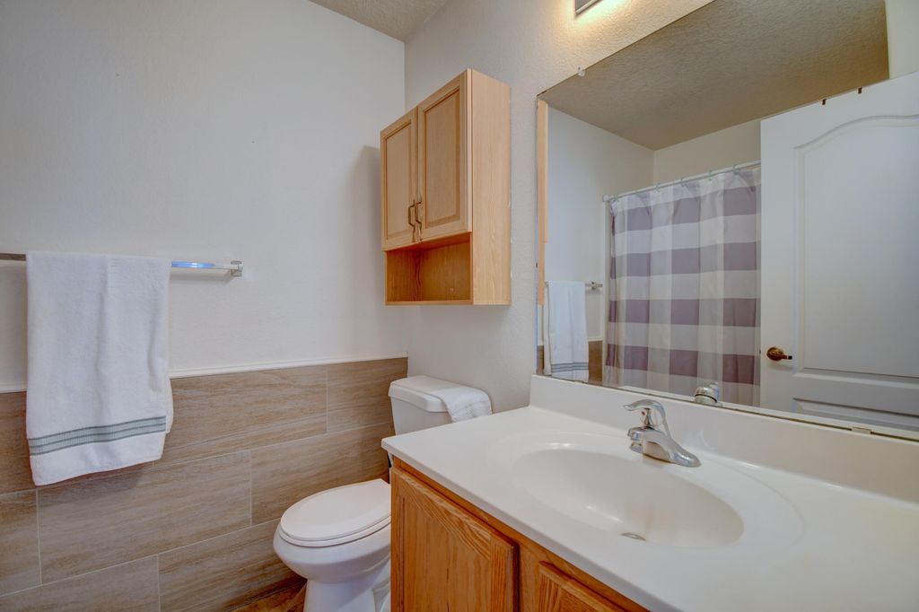 Image 13 of property listing at 76 Avenida Jardin, Los Lunas, NM 87031