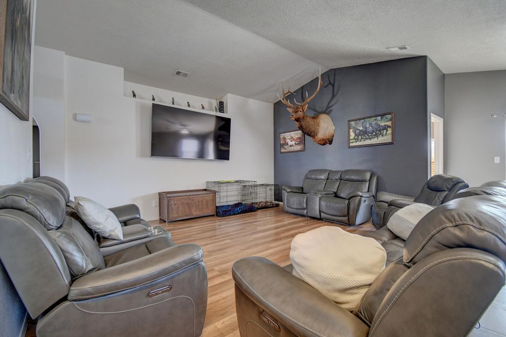 Image 3 of property listing at 76 Avenida Jardin, Los Lunas, NM 87031