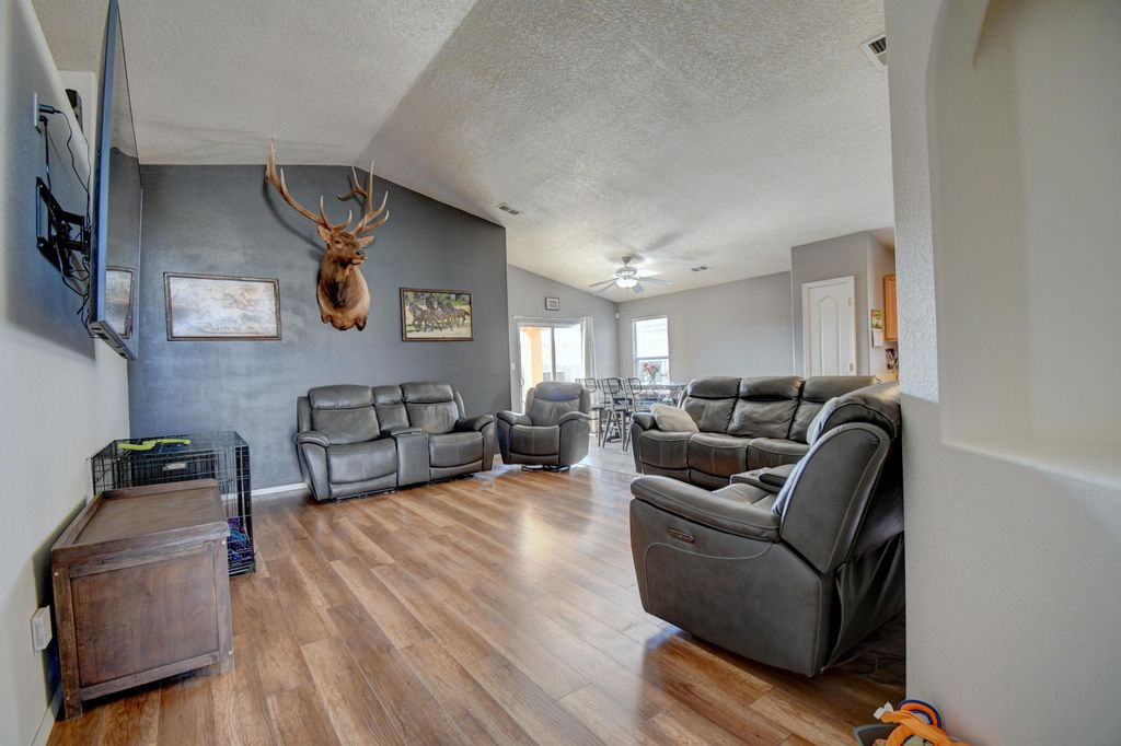 Image 4 of property listing at 76 Avenida Jardin, Los Lunas, NM 87031