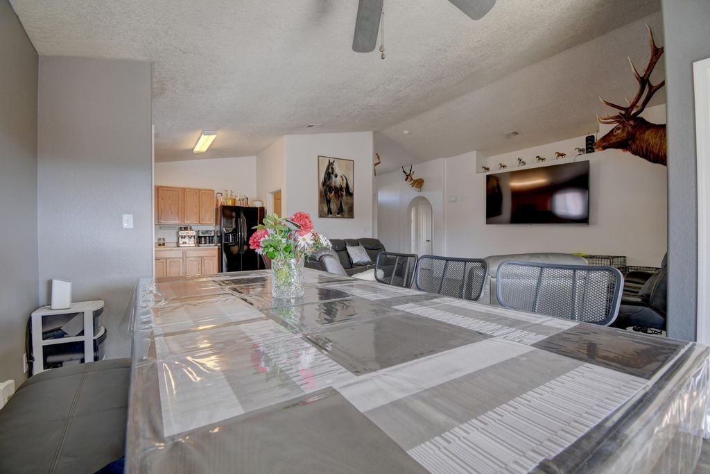 Image 6 of property listing at 76 Avenida Jardin, Los Lunas, NM 87031