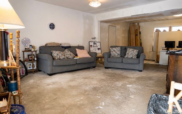 7815 MOUNTAIN FRST, San Antonio, TX 78239