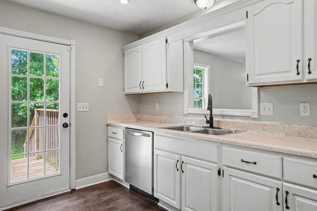 187 S Palmers Chapel Rd, White House, TN 37188