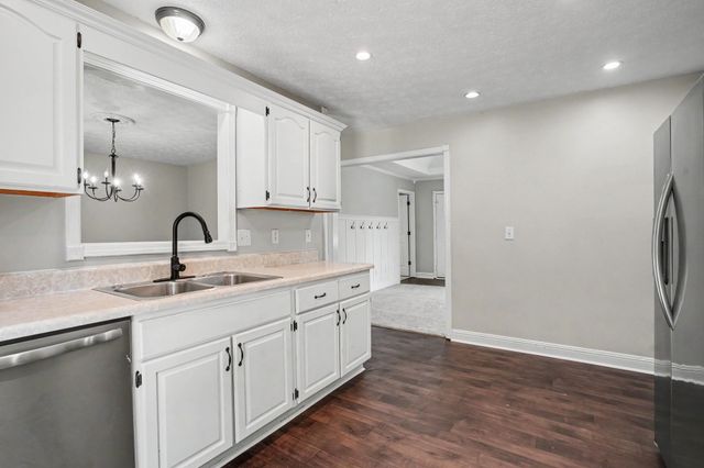 187 S Palmers Chapel Rd, White House, TN 37188