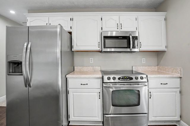 187 S Palmers Chapel Rd, White House, TN 37188