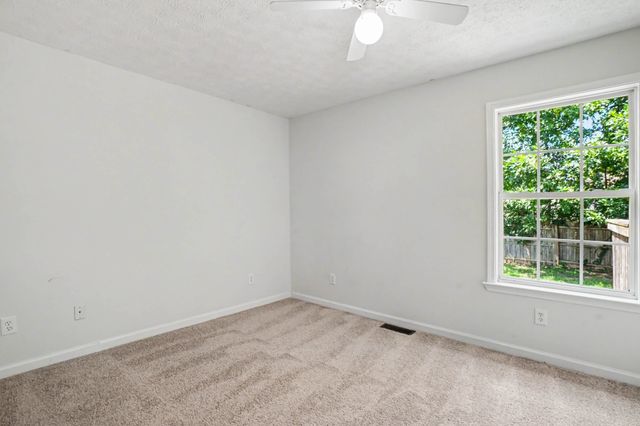 187 S Palmers Chapel Rd, White House, TN 37188
