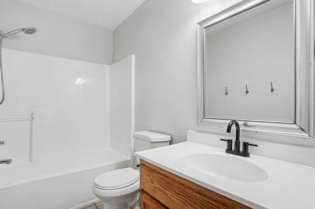 187 S Palmers Chapel Rd, White House, TN 37188