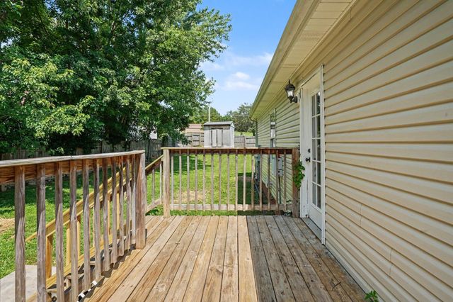 187 S Palmers Chapel Rd, White House, TN 37188