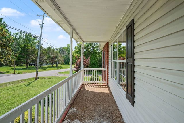 187 S Palmers Chapel Rd, White House, TN 37188