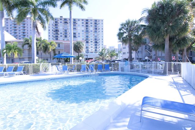 440 Paradise Isle Boulevard 303, Hallandale Beach, FL 33009