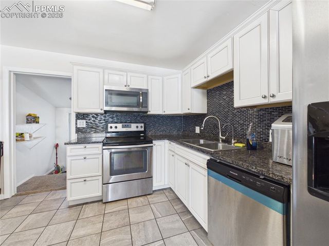 706 Airlane Avenue, Pueblo, CO 81005