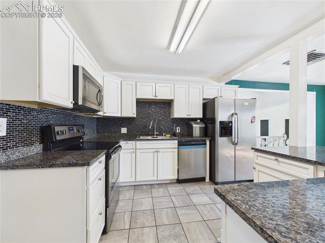 706 Airlane Avenue, Pueblo, CO 81005