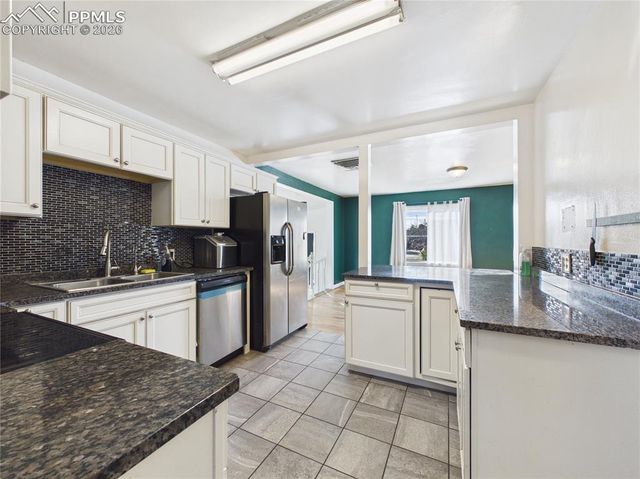 706 Airlane Avenue, Pueblo, CO 81005