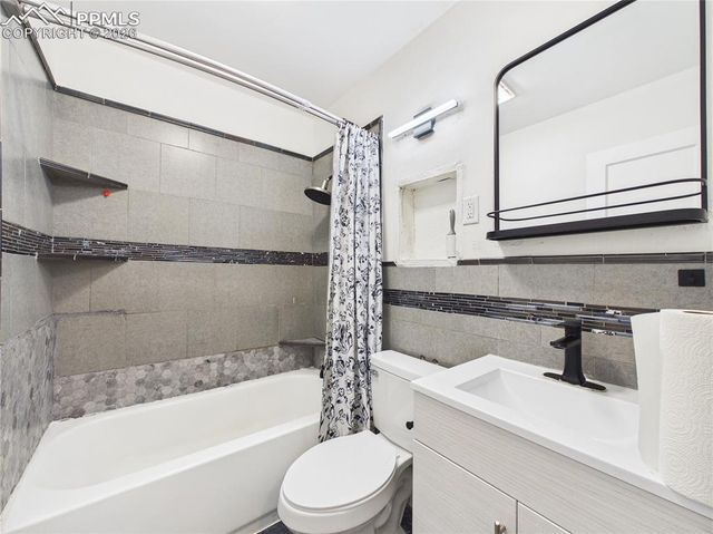 706 Airlane Avenue, Pueblo, CO 81005