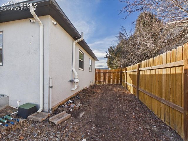 706 Airlane Avenue, Pueblo, CO 81005