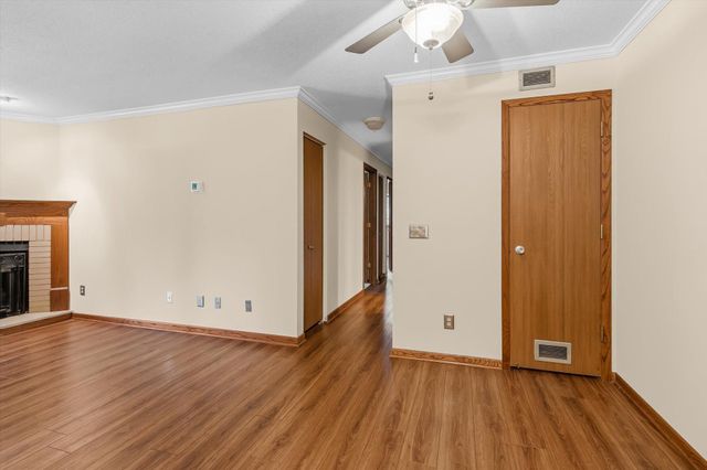 2296 Benson Avenue G, Saint Paul, MN 55116